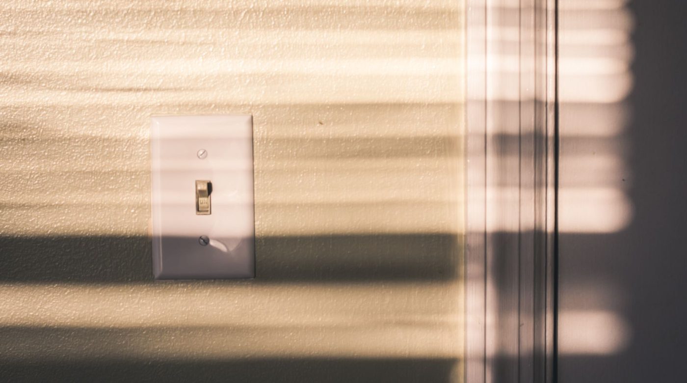 Domotiser un interrupteur sans neutre : branchements et limites
