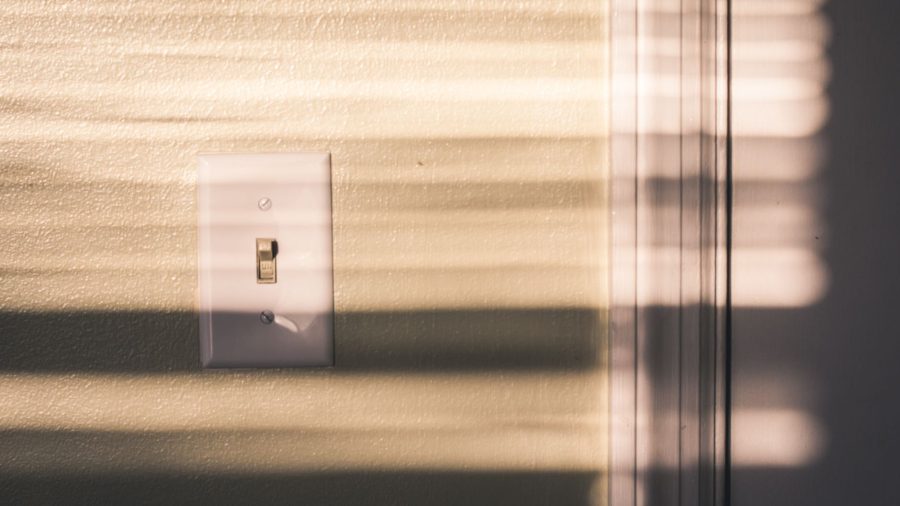Domotiser un interrupteur sans neutre : branchements et limites