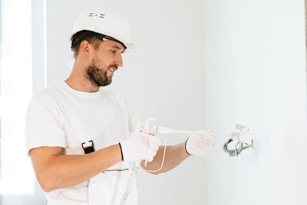 Manuel en français du Sonoff ZBMINIL2, le module Zigbee sans neutre
