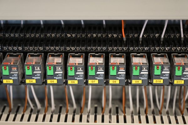 Relais 220v 24v : comment commander le secteur en 24 V ?