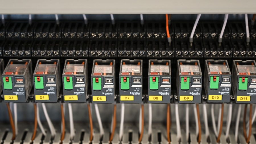 Relais 220v 24v : comment commander le secteur en 24 V ?